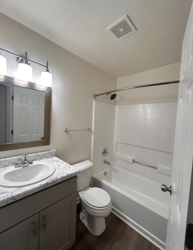 Building Photo - 1021 Fords Pointe Cir