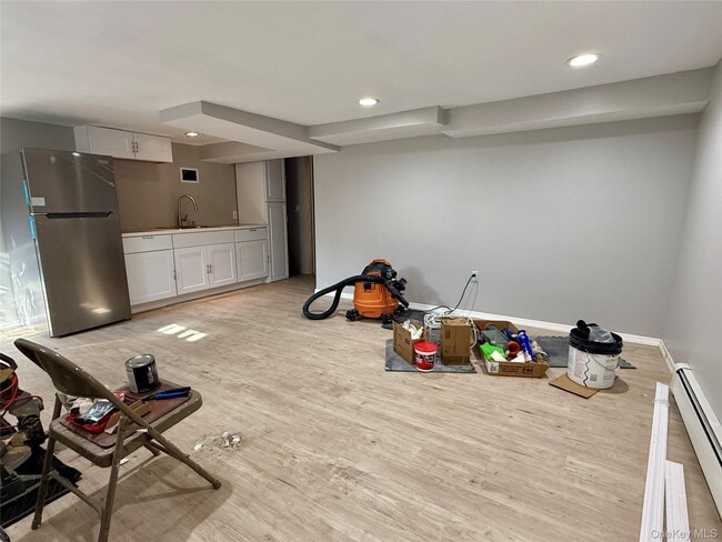 Building Photo - 220 Furrows Rd