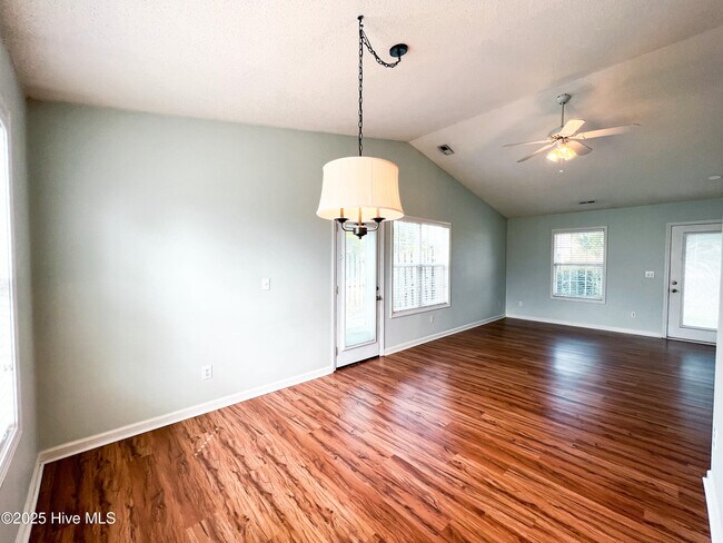Building Photo - 7321 Verona Dr