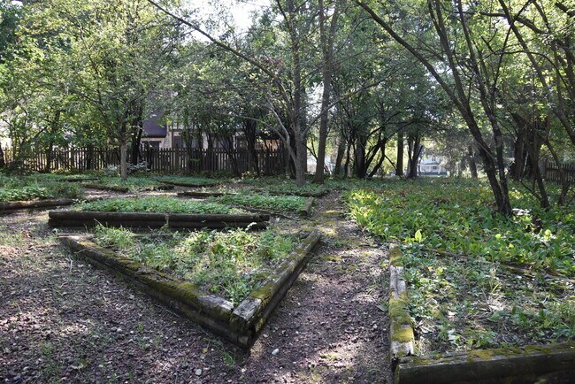 Building Photo - 769 Arrowhead Dr