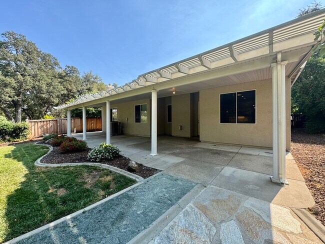 Building Photo - Stunning 3-bedroom 3-bathroom home in Yank...