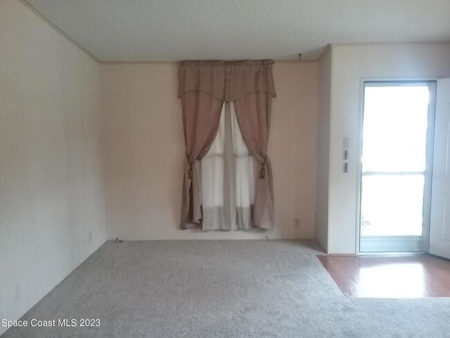 Building Photo - 1609 Ridge Dr