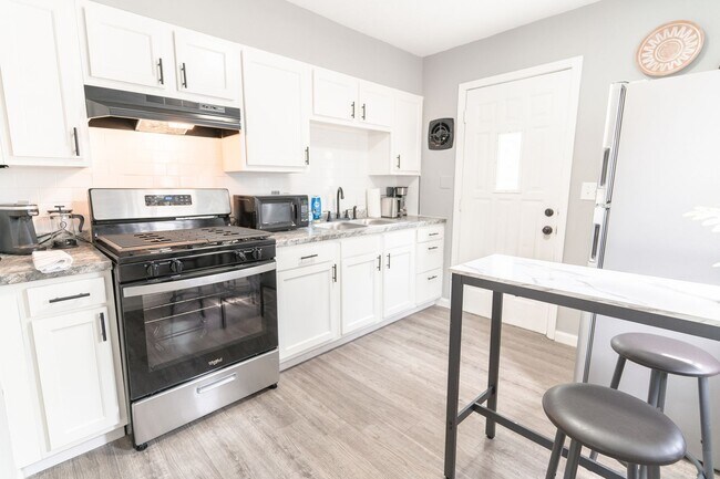 Building Photo - [STR] Fairgrounds Flat Located across Fairgrounds - Fully Furnished 2-Bedroom Home Near Downtown ...