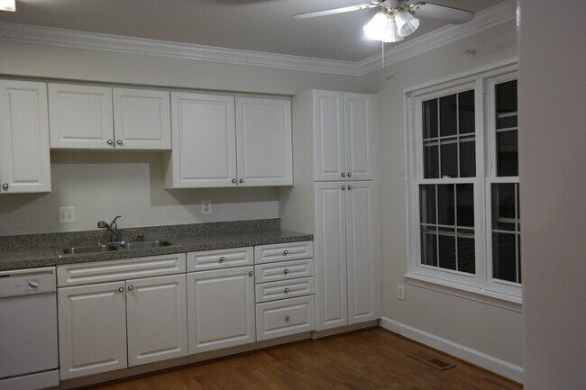 Building Photo - 5802 Bunker Woods Ln