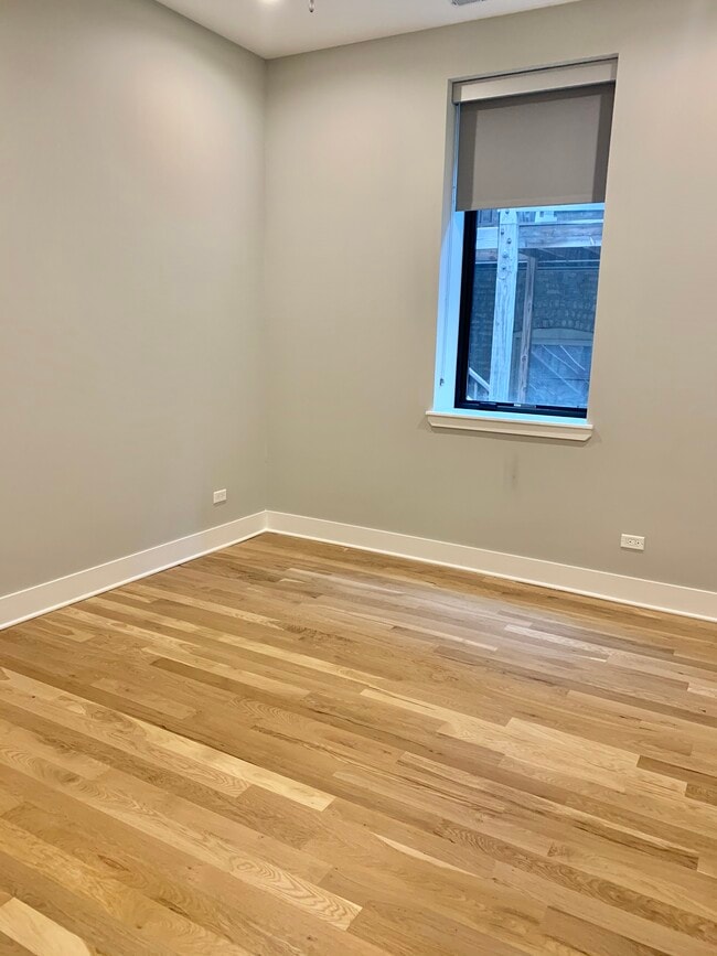 Building Photo - 4555 N Ravenswood Ave