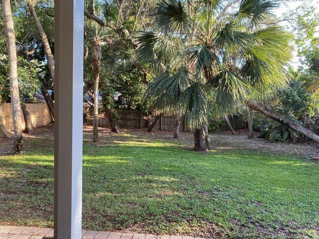 Building Photo - 837 Seminole Ln