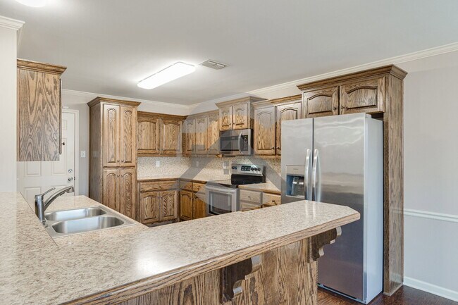 Building Photo - 2405 Canterbury Ln