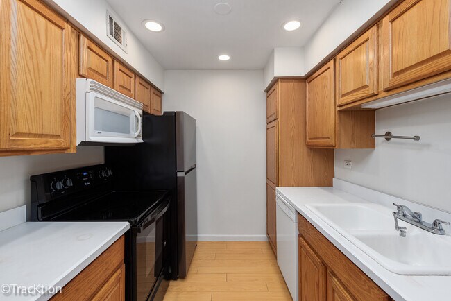 Building Photo - 6147 Knoll Wood Ct