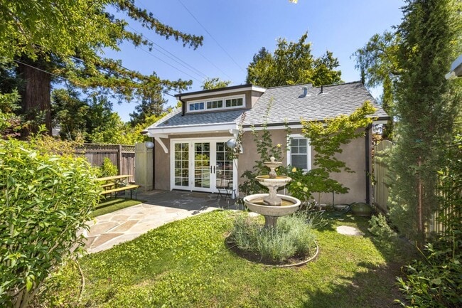 Building Photo - 5 Year "Young" Cottage w/ AC & Private Yard!