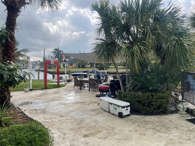 Building Photo - 455 Golden Isles Dr