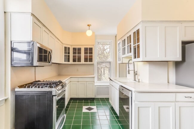 Building Photo - Stunning oversized 2 Bed/2Bath Condo in Cr...
