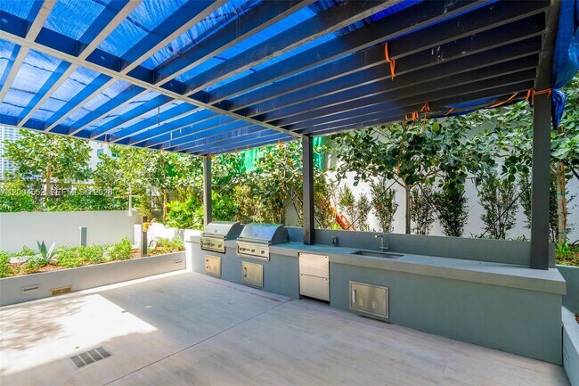 Building Photo - 77 SE 5th St