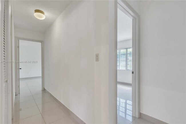 Building Photo - 4585 SW 87th Ave