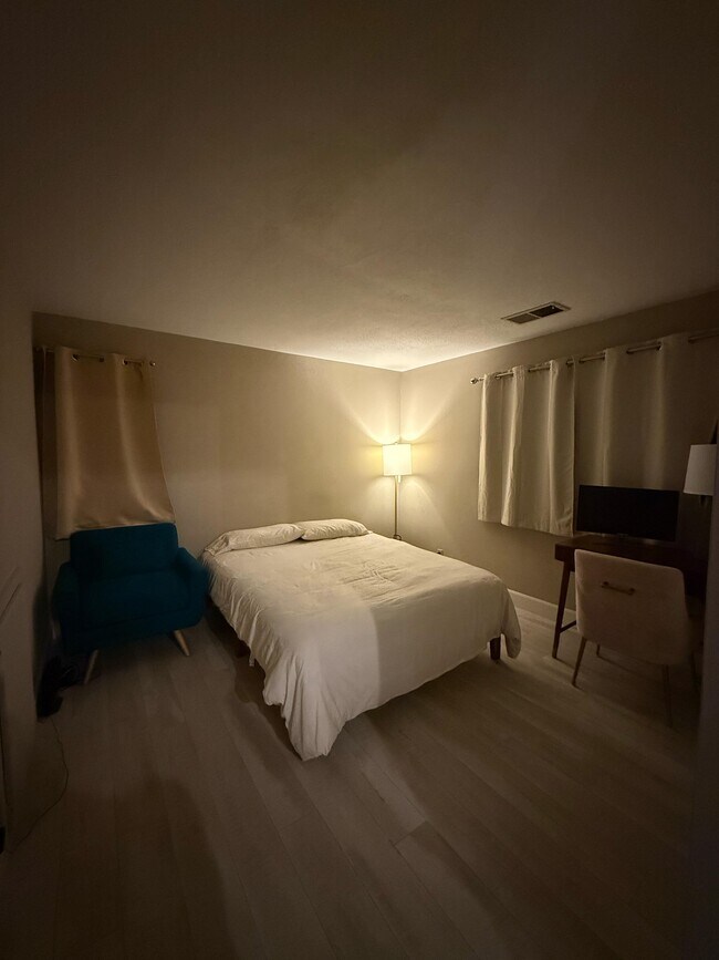 Building Photo - 67 Exeter Ln