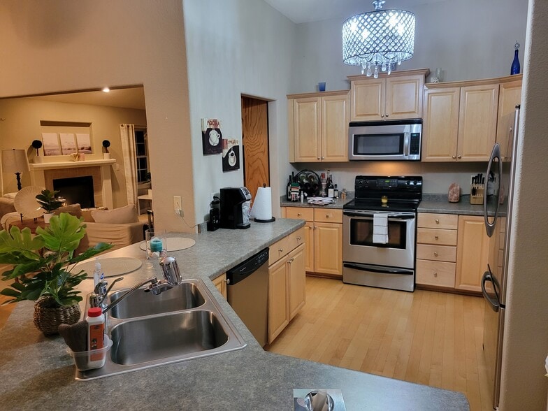 Building Photo - 1850 Stoney Ln