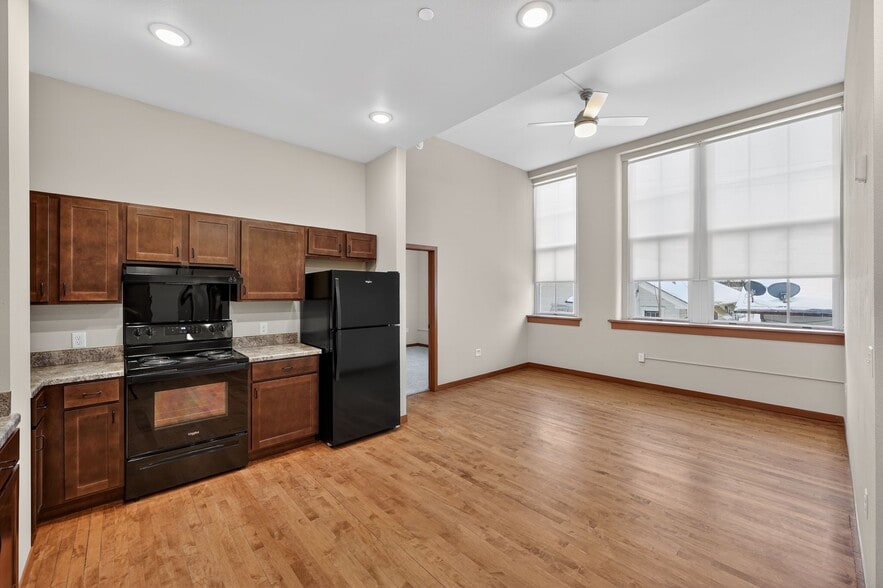 Building Photo - East High Lofts
