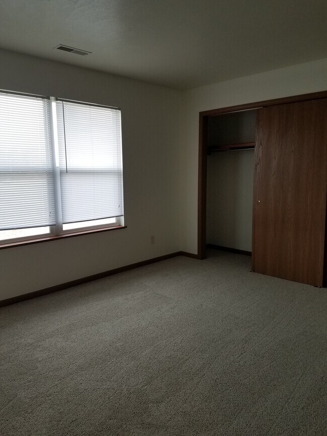 Building Photo - 223-C