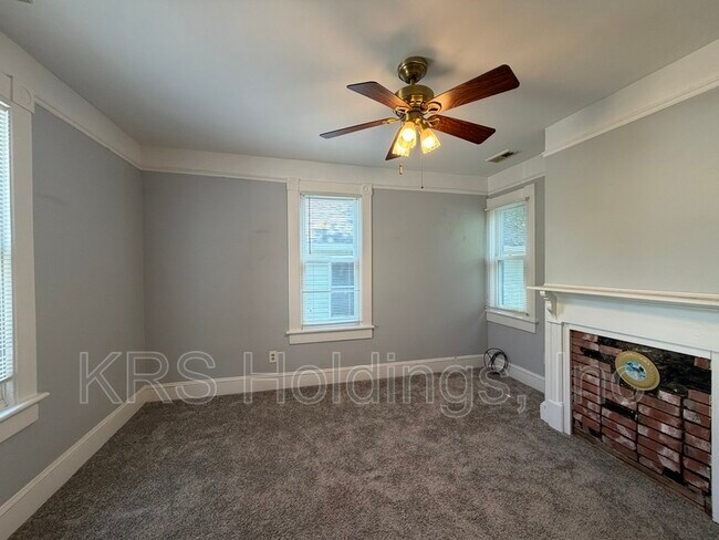 Building Photo - 1110 Park Ave