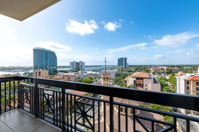 Building Photo - 801 S Olive Ave