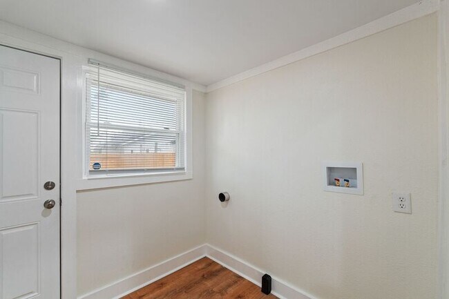 Building Photo - 209 N Addison St