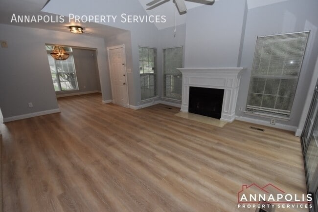 Building Photo - 906 Windwhisper Ln