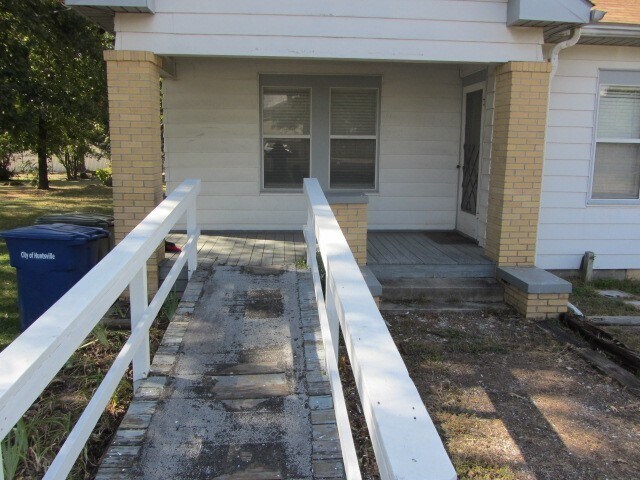 Building Photo - 3002 Montgomery Rd