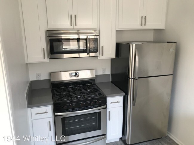 Building Photo - 970 N Serrano Ave