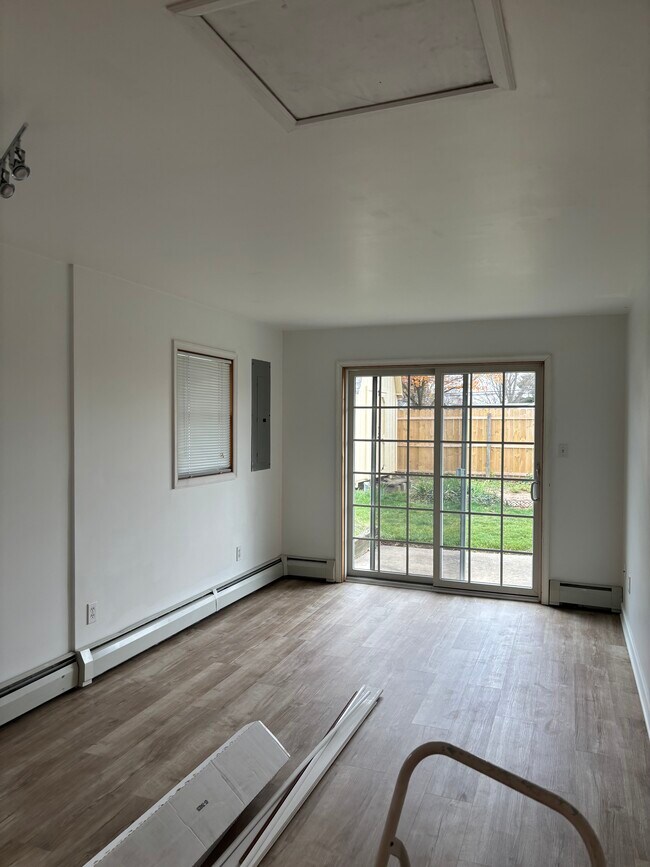 Building Photo - 53 Pinewood Dr