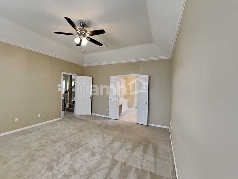 Building Photo - 12102 Oxford Trails Dr