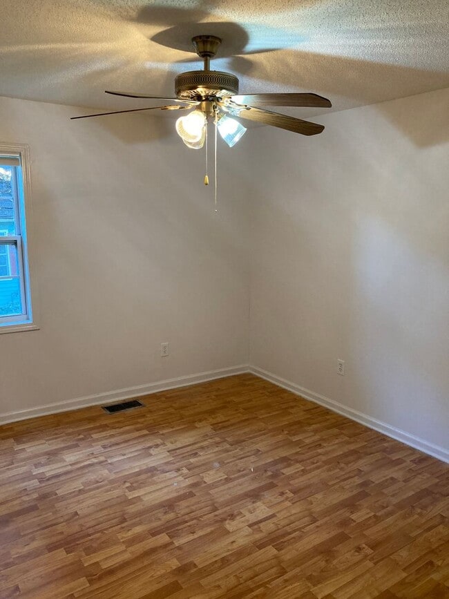 Building Photo - 224 Couper St NE