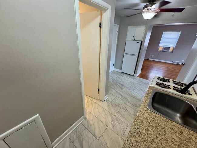 Building Photo - 1 Bedroom ~ Grandview Area