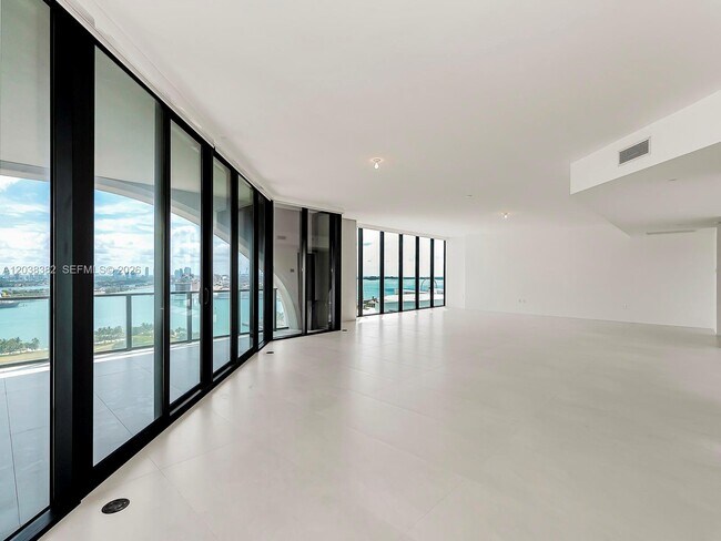 Building Photo - 1000 Biscayne Blvd