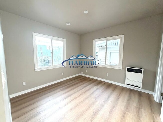 Building Photo - 543 W 5th St