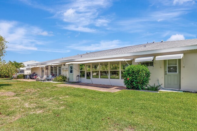 Building Photo - 215 Manatee Ln