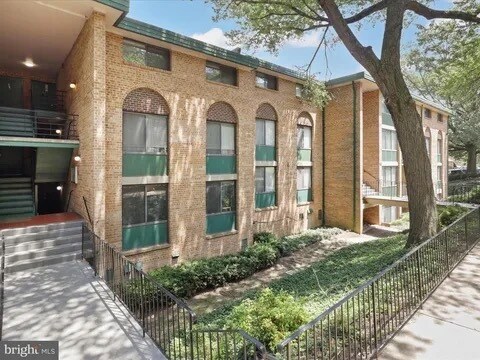 Primary Photo - 521 N Armistead St