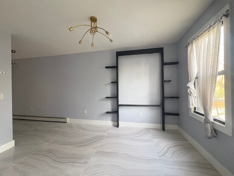 Building Photo - 152 Van Horne St