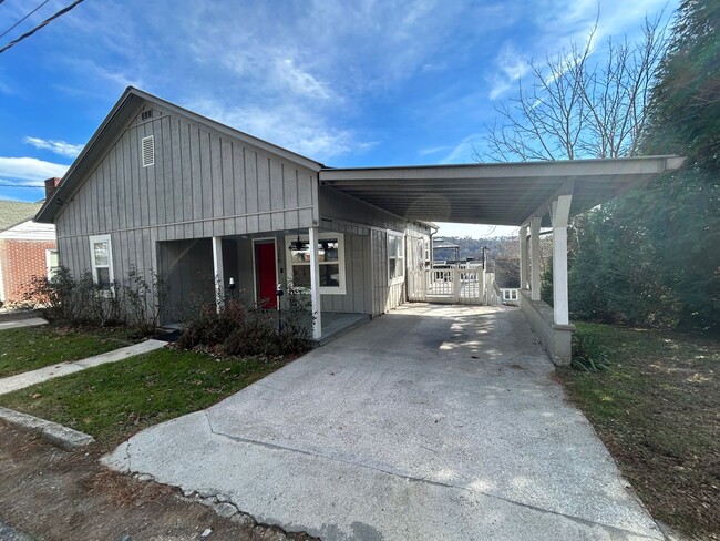 Building Photo - Furnished 2/2 House in Downtown Ellijay- $1,995