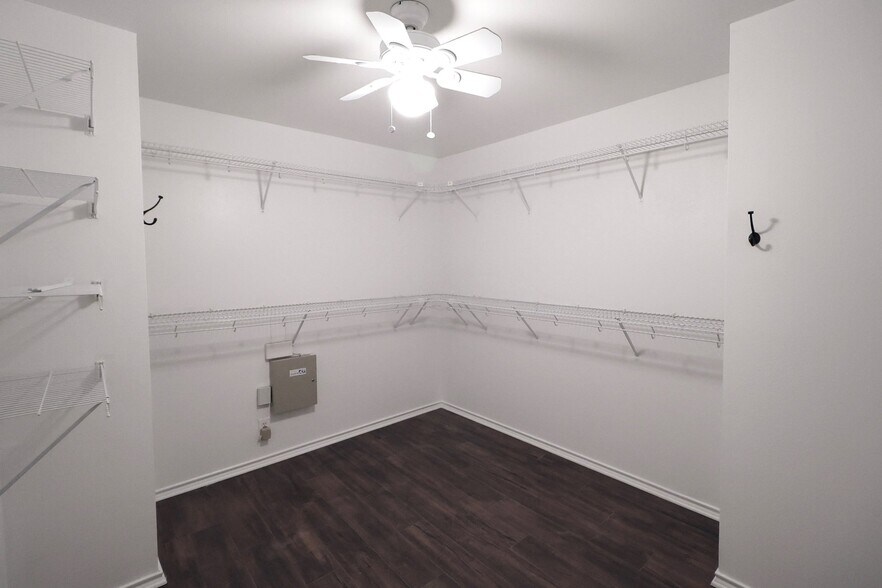 Building Photo - 1208 Creek Knoll