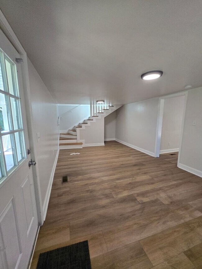 Building Photo - 3 Bedroom House: *Get $300 OFF your first ...