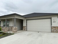 Building Photo - Beautiful Modern 3 Bedroom 2 Bathroom Home