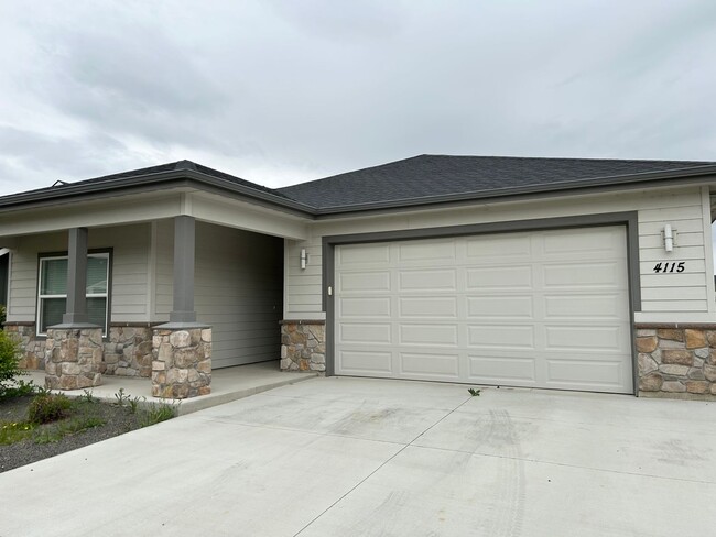 Primary Photo - Beautiful Modern 3 Bedroom 2 Bathroom Home