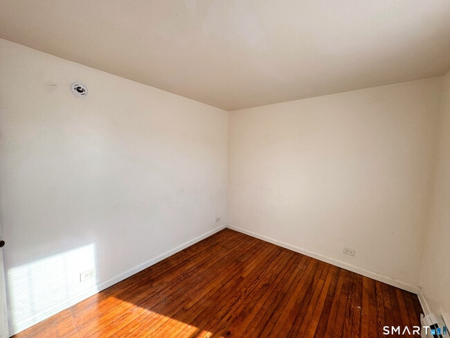 Building Photo - 3 Church St