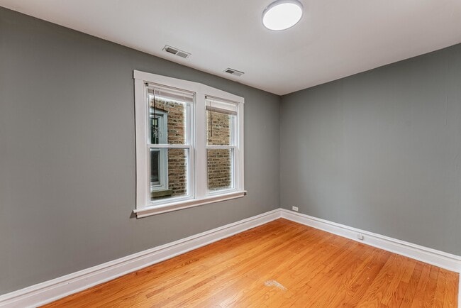 Building Photo - 4244 N Lawndale Ave
