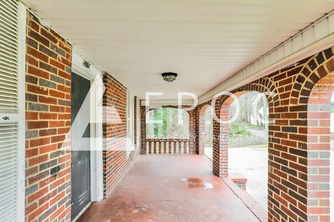 Building Photo - 515 Mentor St