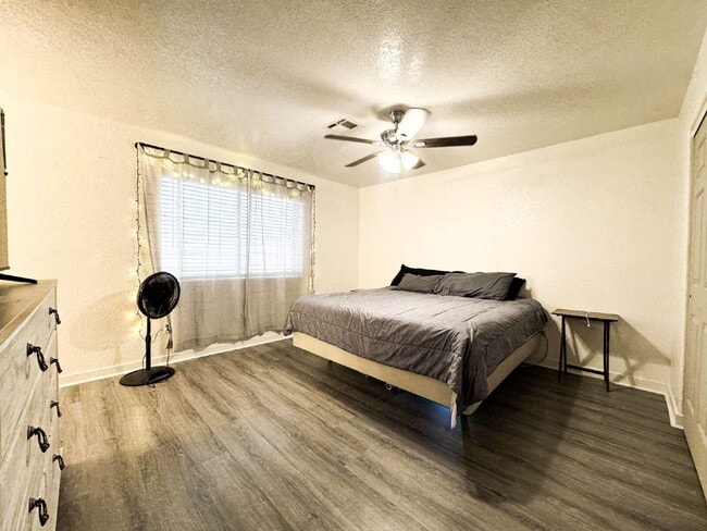 Building Photo - "Charming 3-Bedroom, 2 Bathroom Pool Home in Ocotillo!"