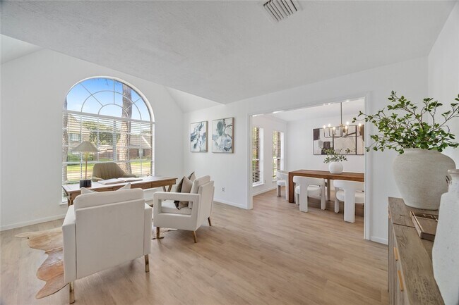 Building Photo - 10310 Minturn Ln