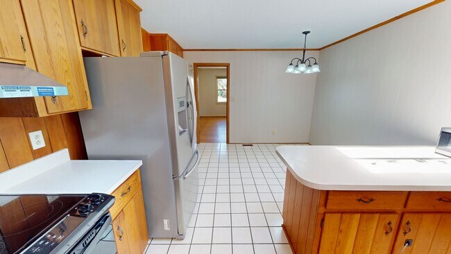 Building Photo - Charming 3 Bedroom Brick Ranch with Refurbished Original Woodwork