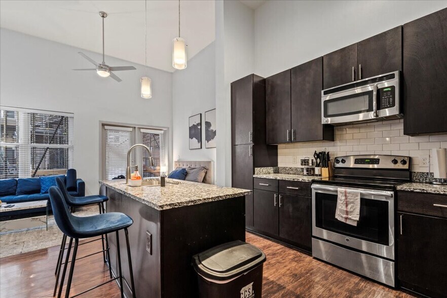 Building Photo - 205 S Kings Dr