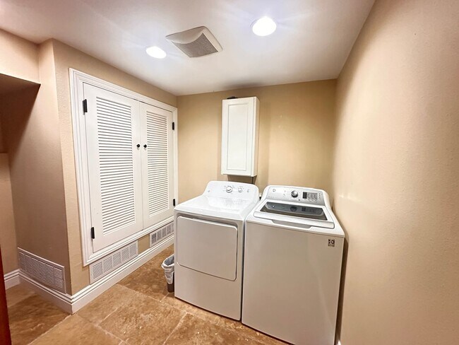 Building Photo - The Bluffs Newport Beach - House for Lease