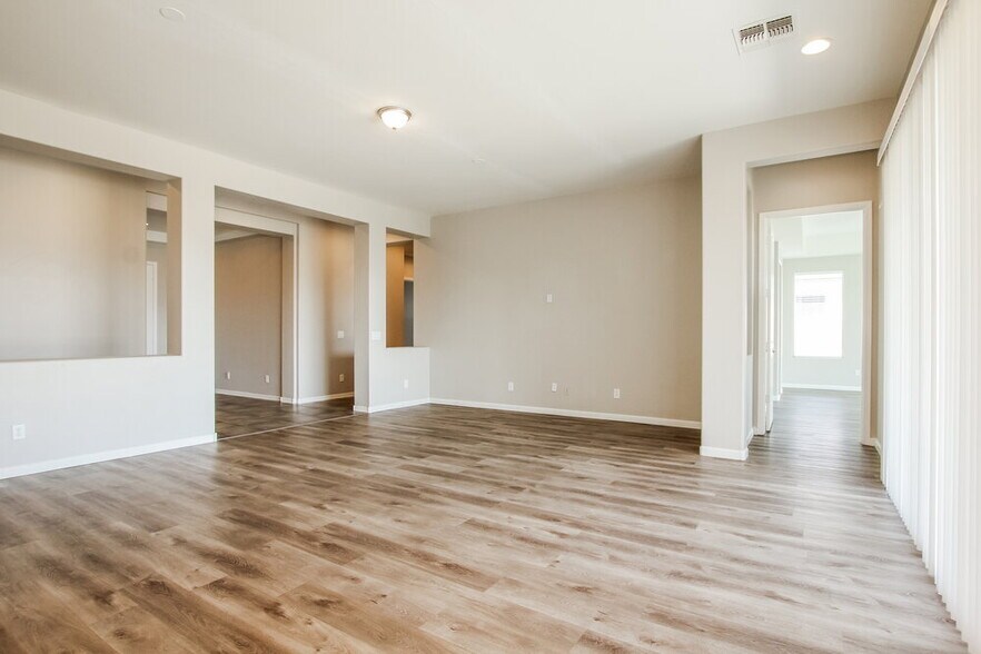 Building Photo - 5113 N 194th Dr